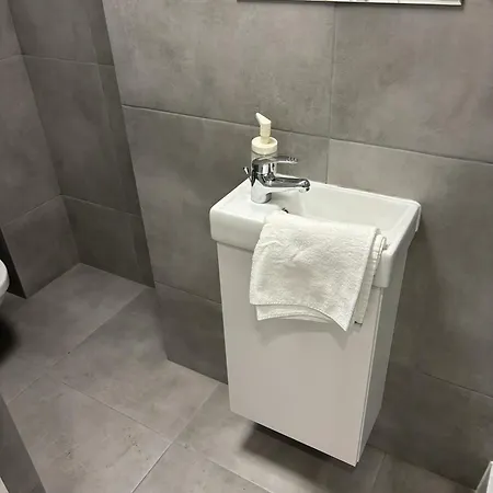 22 - Ghetto Heroes Square Апартаменты *